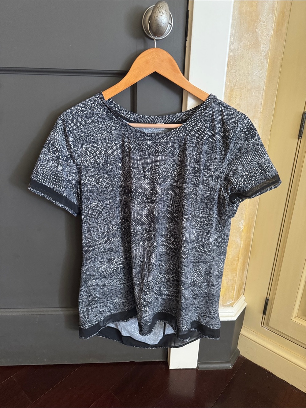 lululemon athletica Black and Gray Short-Sleeve Performance Tee